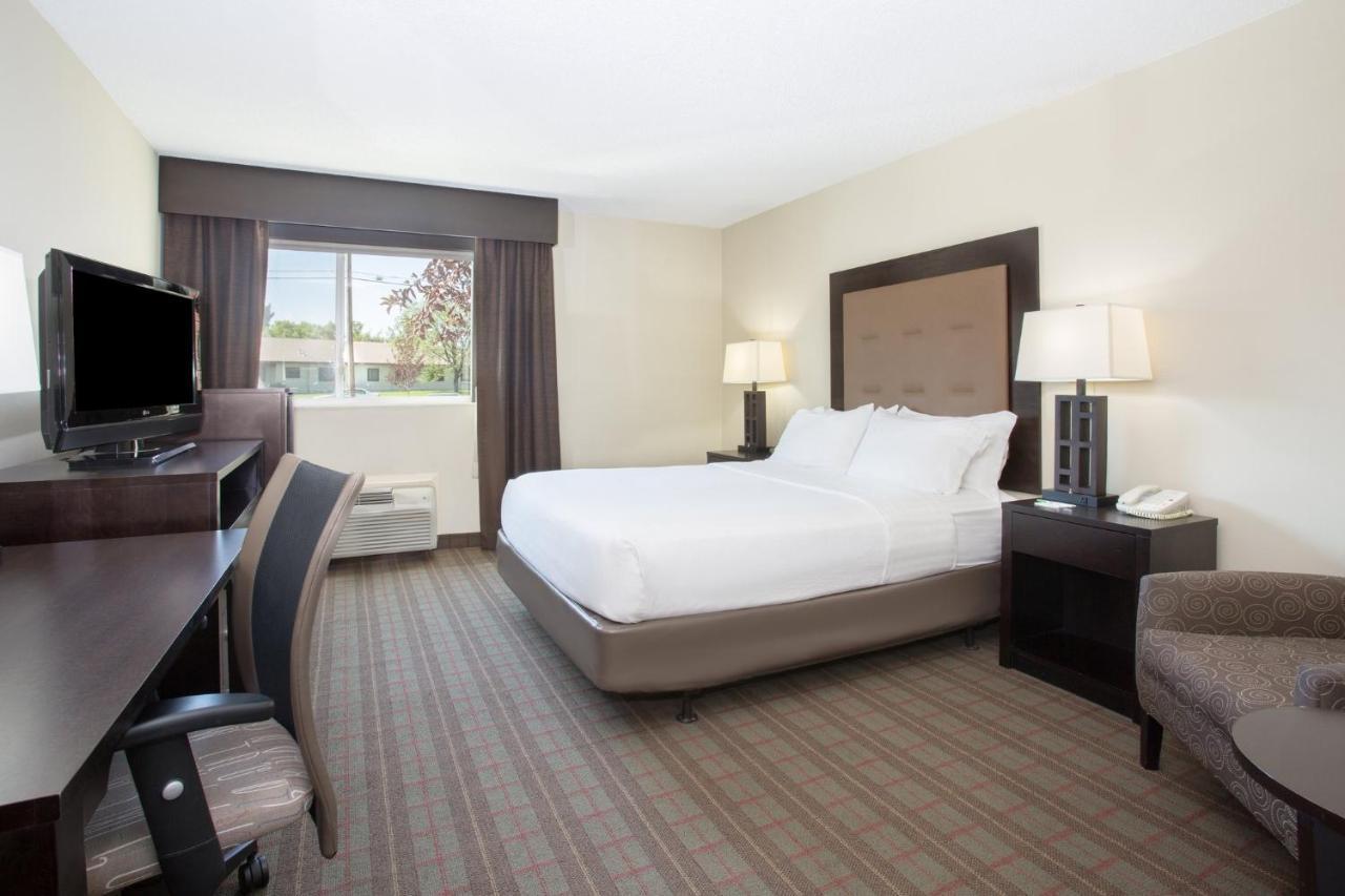 Holiday Inn Riverton-Convention Center By Ihg Exterior photo