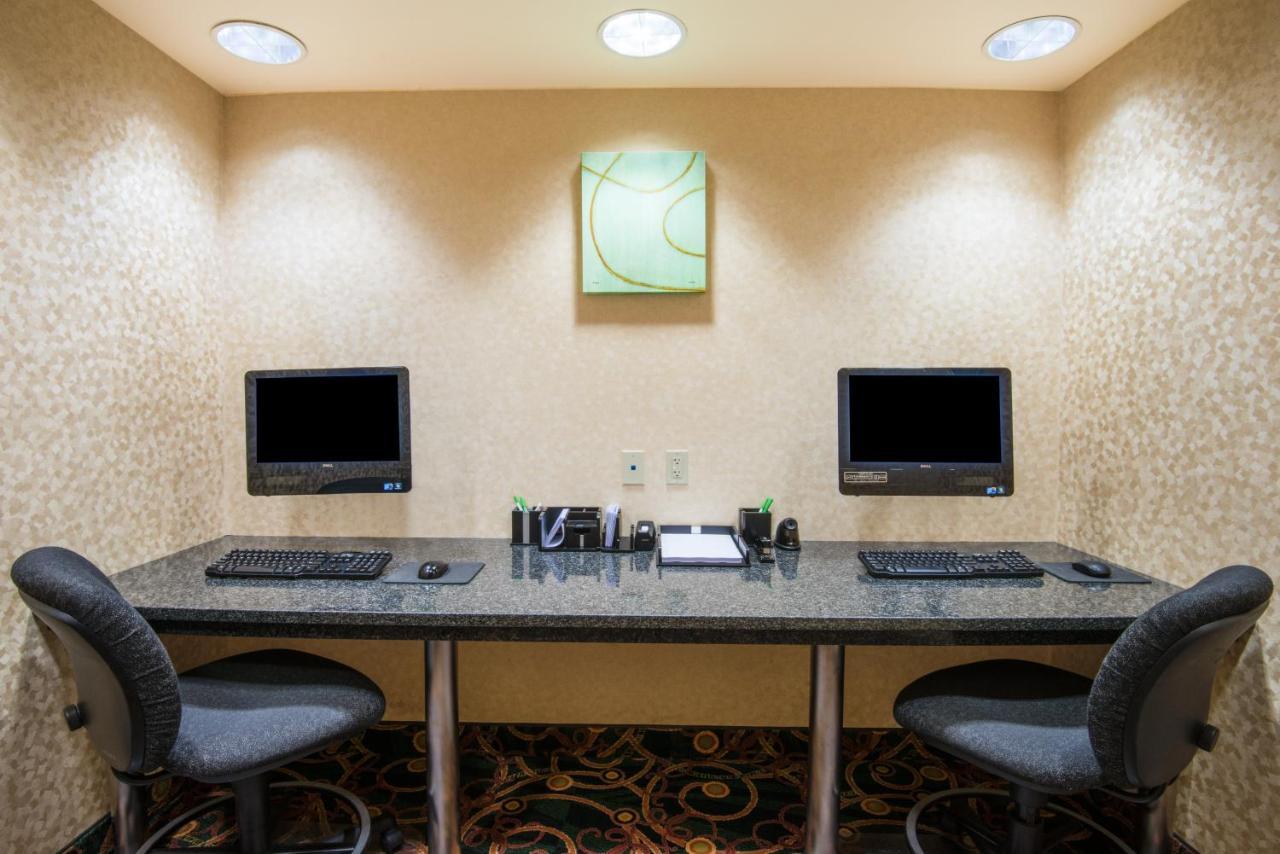 Holiday Inn Riverton-Convention Center By Ihg Exterior photo